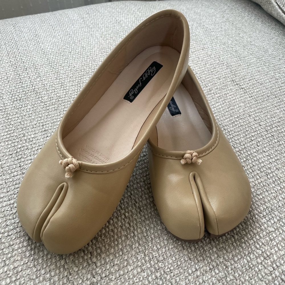 Flats with slit